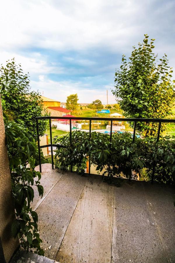 Oazis Hotel Noratus Екстериор снимка