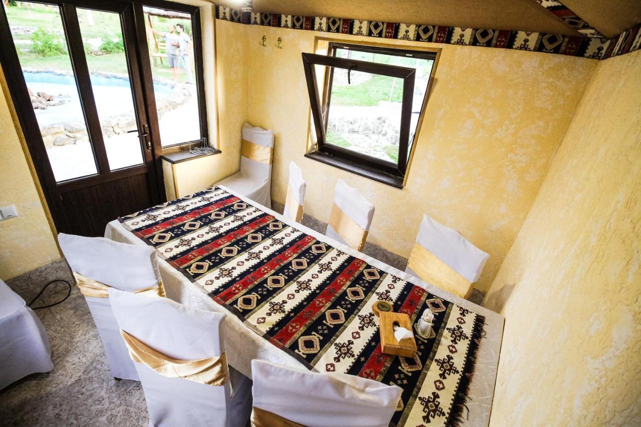 Oazis Hotel Noratus Екстериор снимка