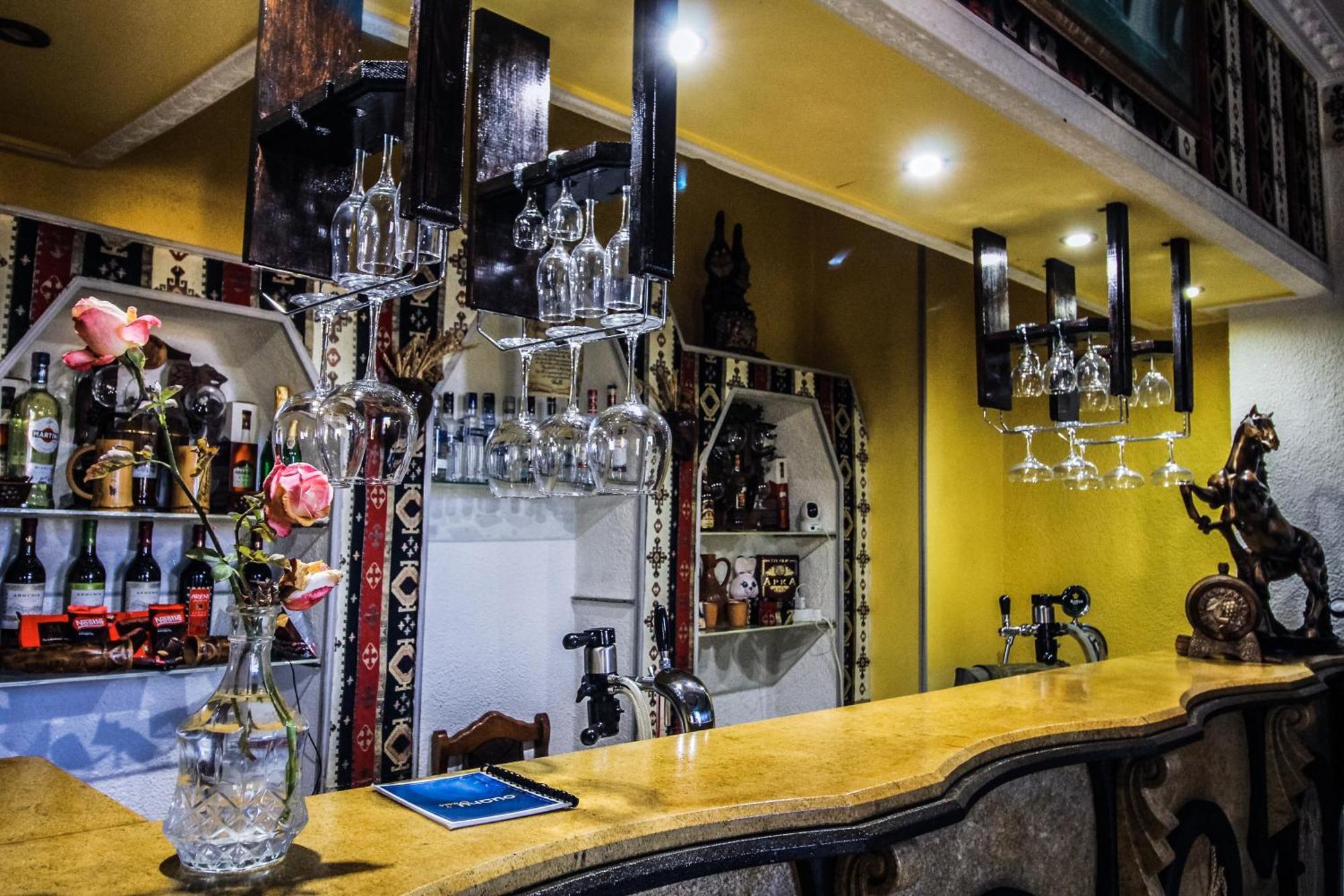 Oazis Hotel Noratus Екстериор снимка
