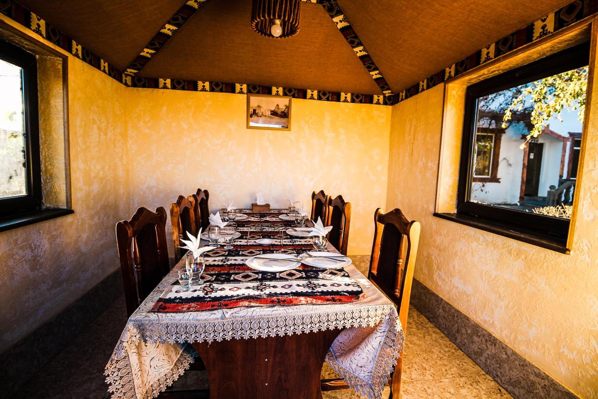 Oazis Hotel Noratus Екстериор снимка