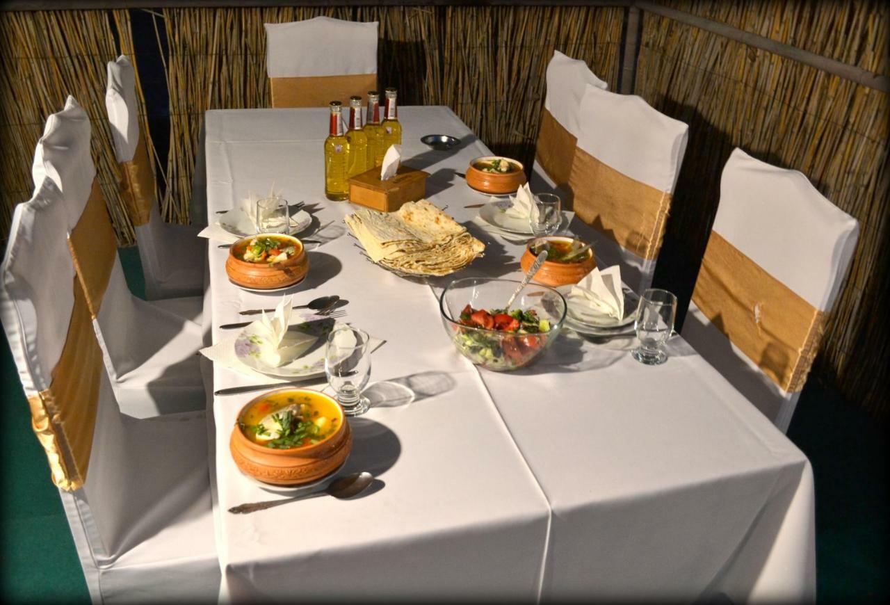 Oazis Hotel Noratus Екстериор снимка